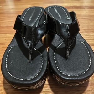 BRAND NEE. Donald J Pliner leather high clogs. 3 inches high , size 7